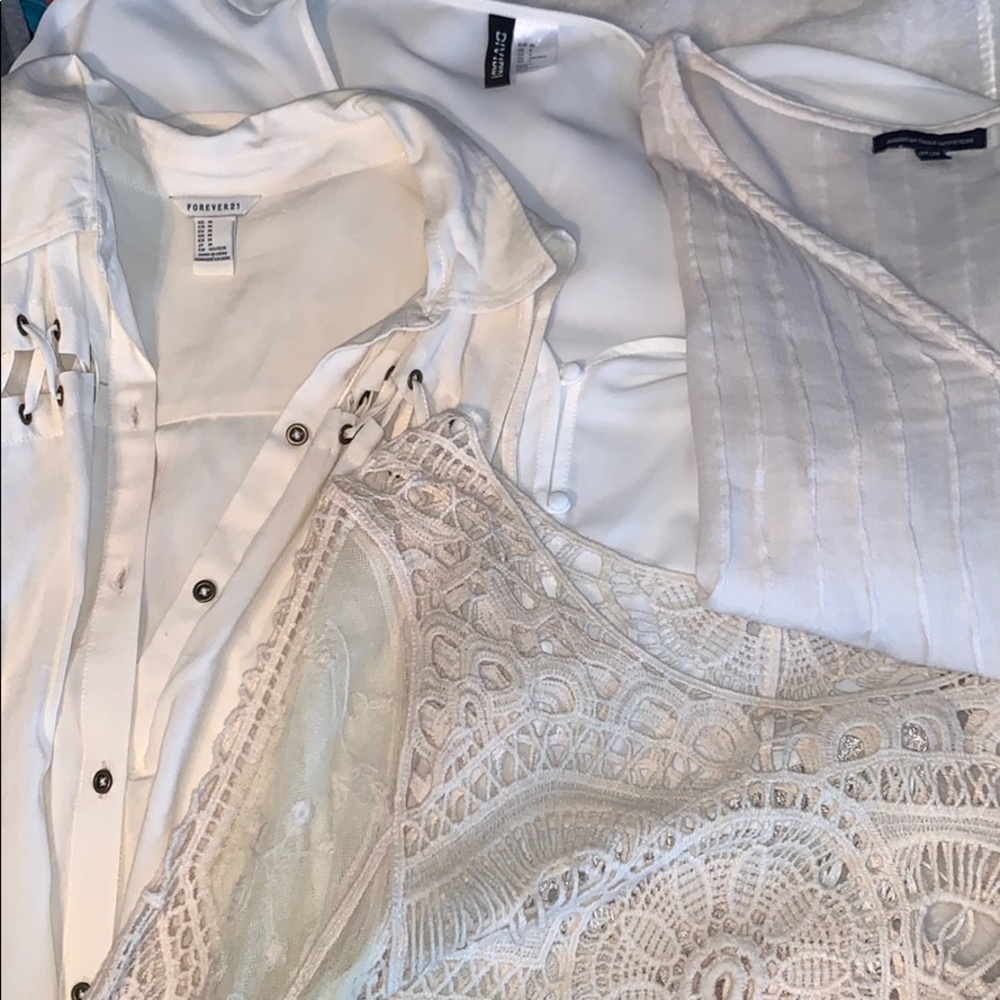 4 white top BUNDLE🥰